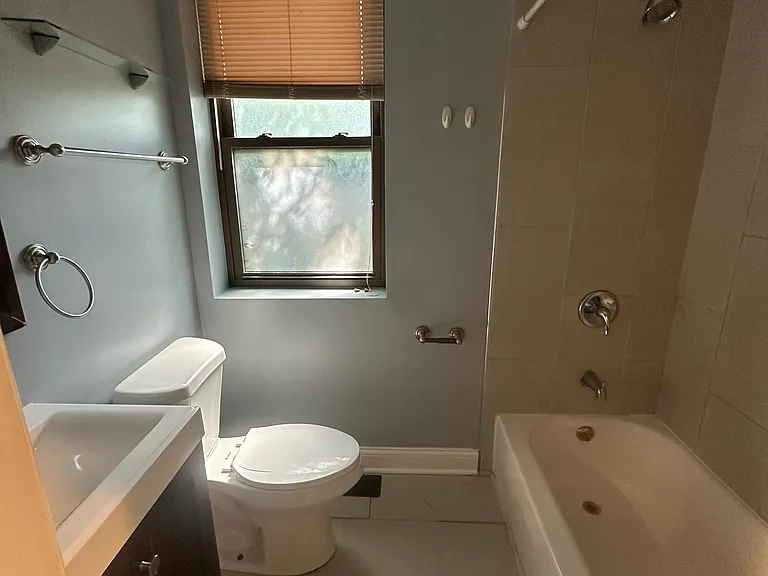 1722 W Hastings St #CH — Photo 10