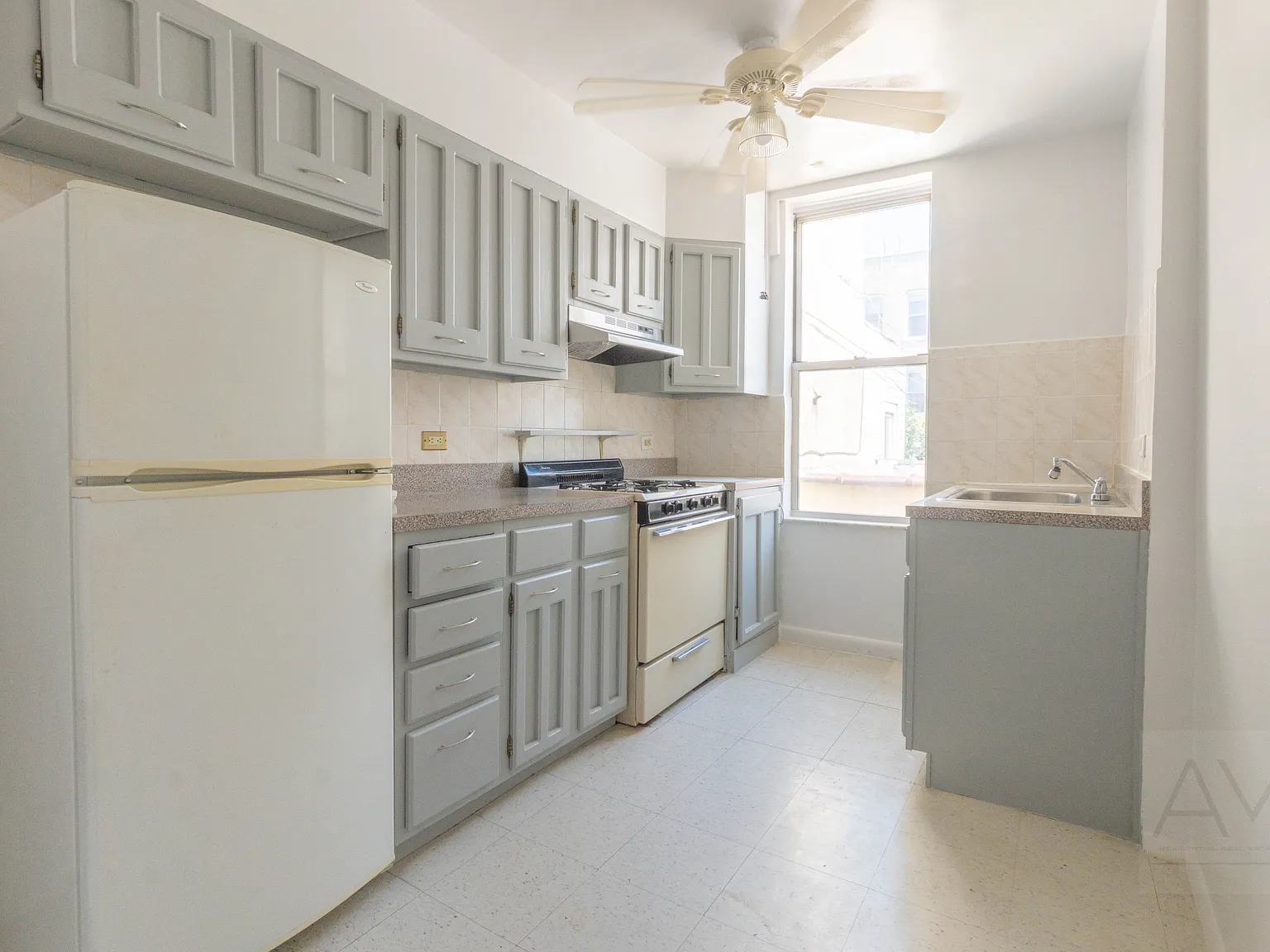 573 84th Street — Photo 3