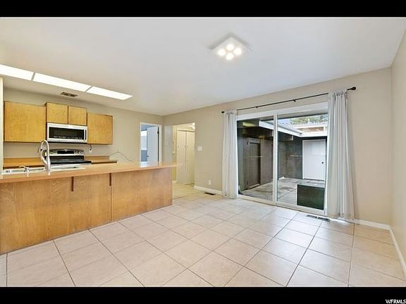 4th image of 840 E Three Ftns Dr