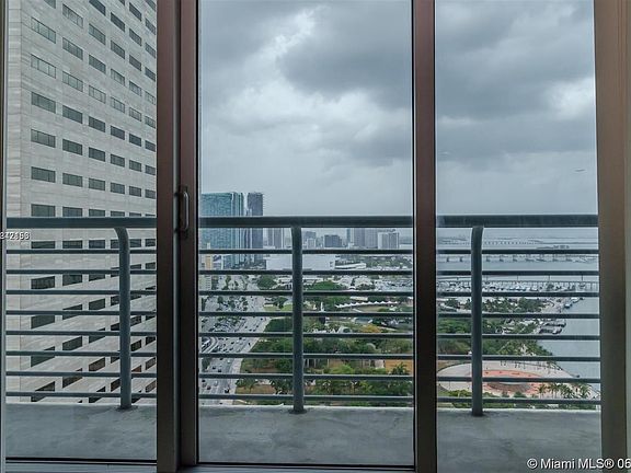 5th image of 325 Biscayne Blvd #3220