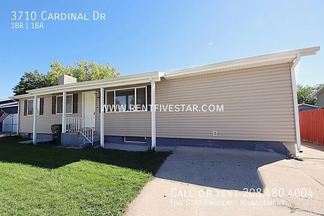 Charming 3 Bedroom Home with a Private Fenced Yard! — Photo 1