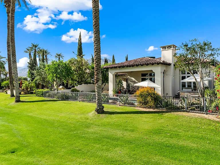 56738 Palms Dr — Photo 43