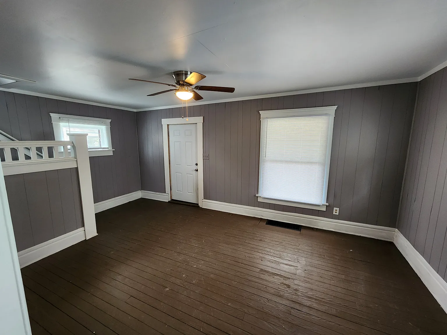 564 E Crosier St — Photo 2