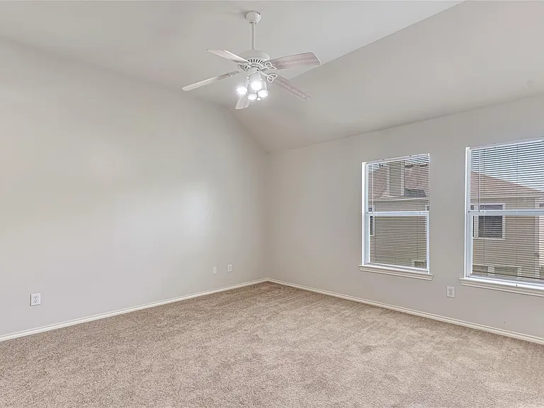 706 Woodport Ln — Photo 12