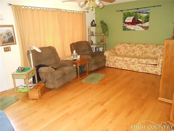 5th image of 214 Hickory Heights Dr