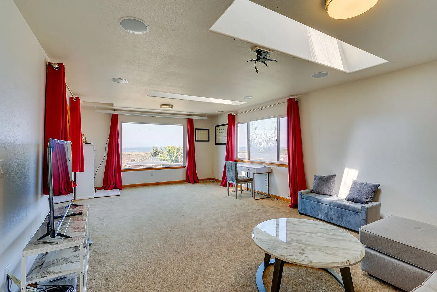 3 bed, 2.0 bath, 2335 sqft, $6,072 — Photo 3