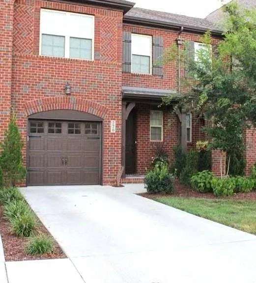 220 Bixby Private Ln — Photo 1