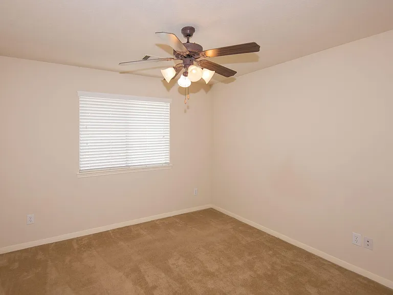 13607 Manor Crest Ln — Photo 23