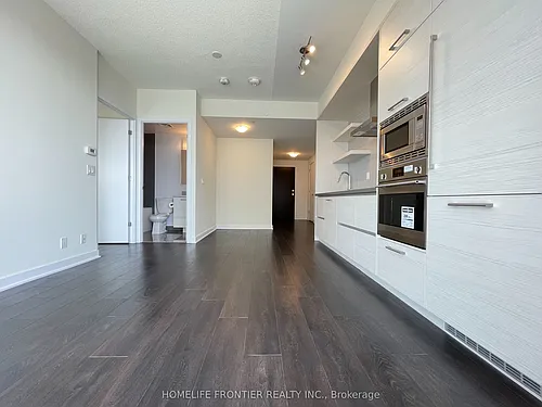 2221 Yonge St Photo 1