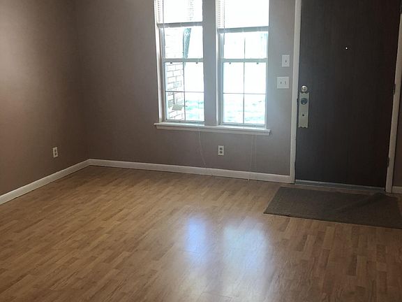 Entry/front family room