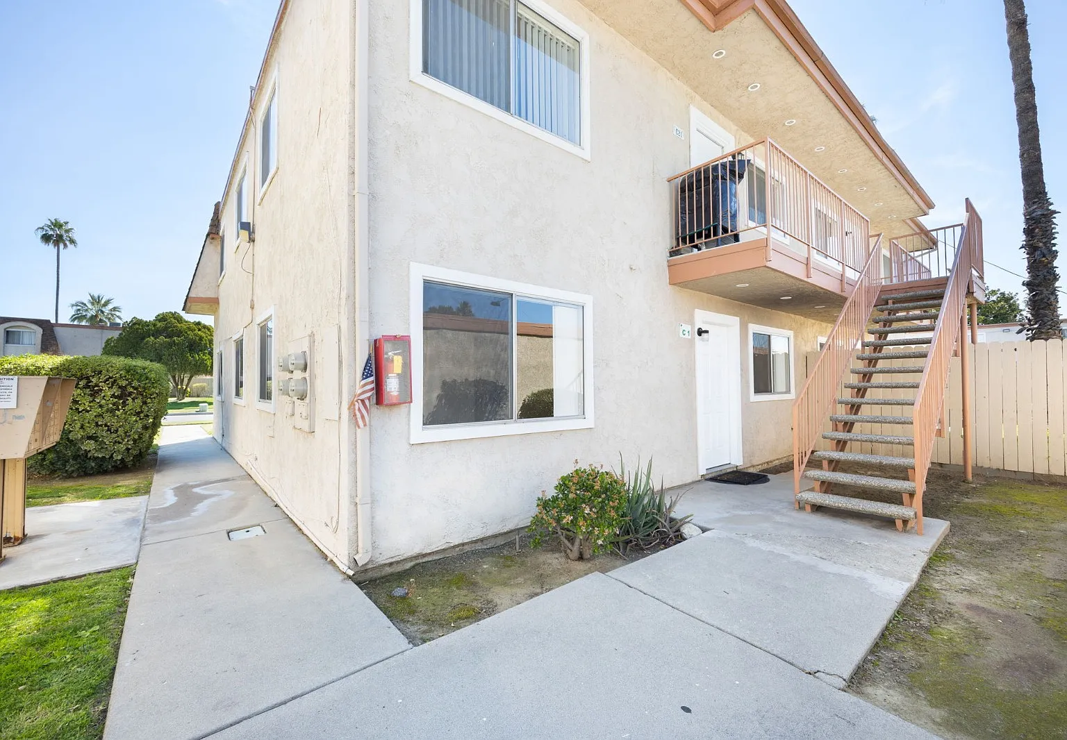 3 bed, 1.5 bath, 850 sqft, $2,200 — Photo 2