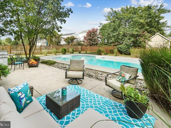 106 Greenwich Dr, Walkersville, MD 21793