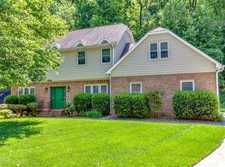24 Riverside Dr, Oak Ridge, TN 37830