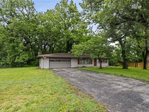11517 Greenwood Rd, Kansas City, MO 64134