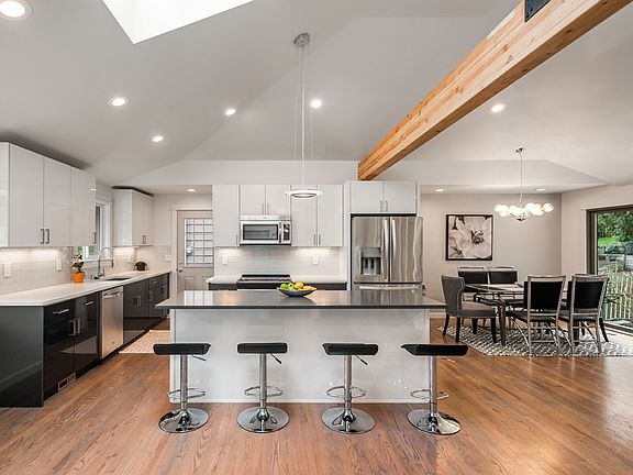 4th image of 18043 Burke Ave North
