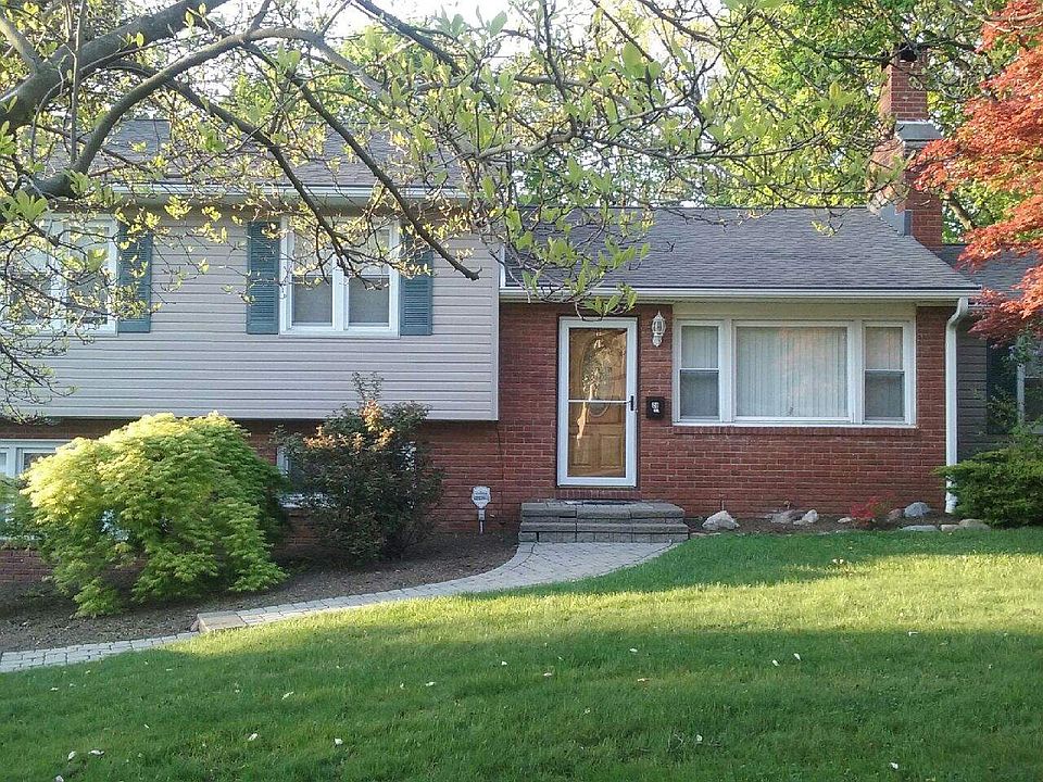 1st image of 28 Grandview Ave