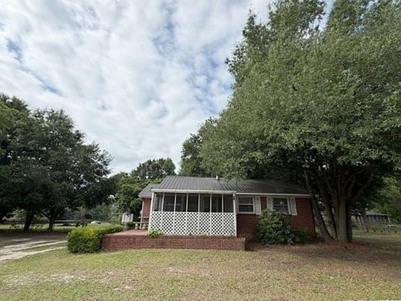 2nd image of 21 Manor Rd