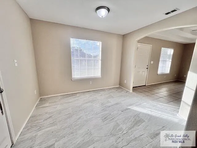 3 bed, 2.0 bath, 1048 sqft, $1,450 — Photo 4