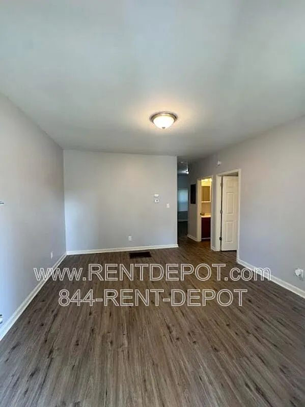 2 bed, 1.0 bath, 660 sqft, $895 — Photo 2