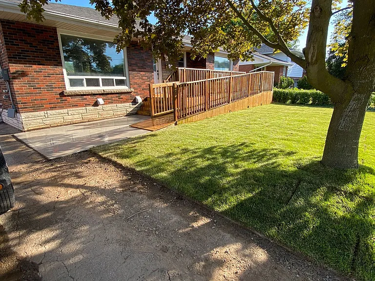 25 Hickery Pl #MAIN FLOOR — Photo 2
