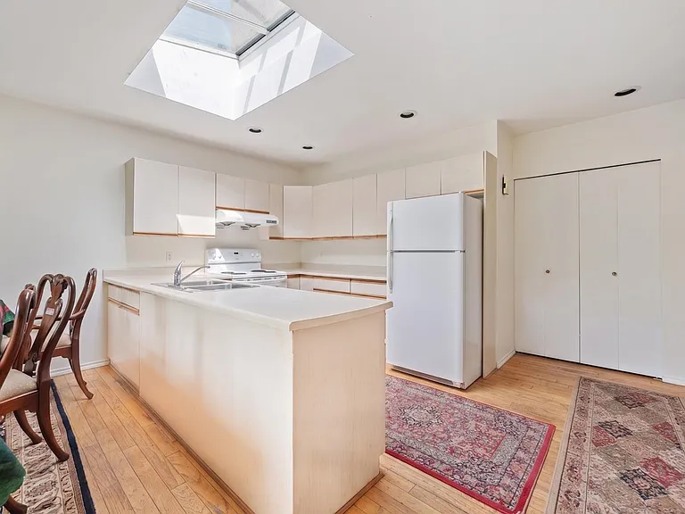 3079 Crown St — Photo 7
