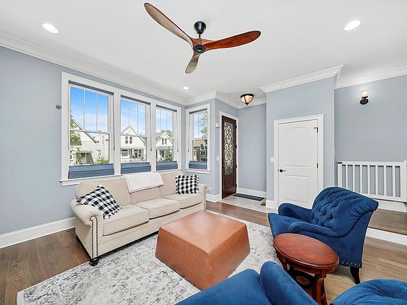 5th image of 3725 N Francisco Ave