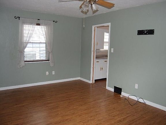 4th image of 1208 Highland Ave