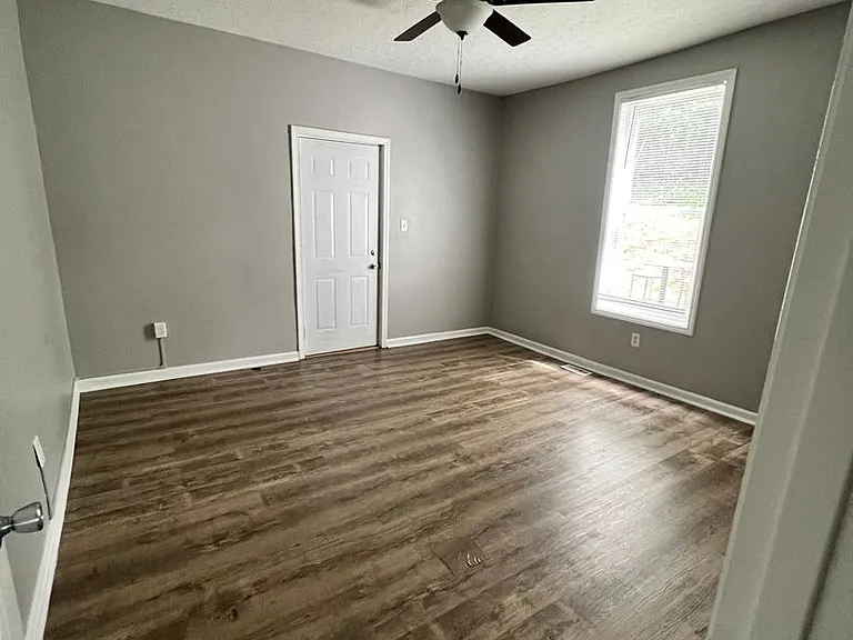 1617 Ferry St — Photo 10
