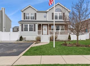 48 Surf Rd, Lindenhurst, NY 11757