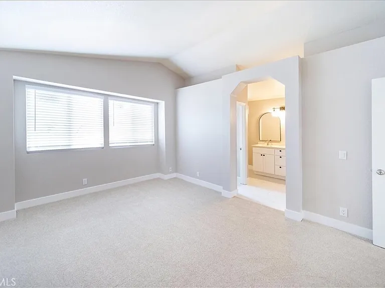 24687 New Haven Dr — Photo 32