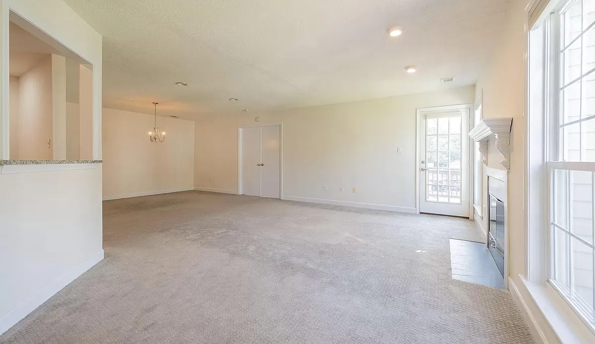 Building Photo - 409 Yorkshire Pl #409