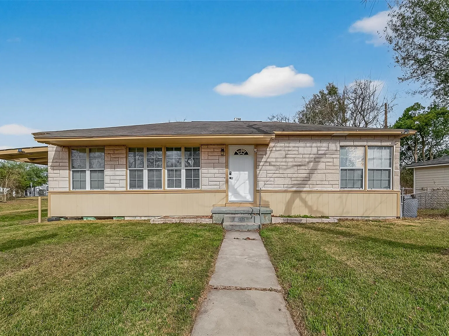 3 bed, 1.0 bath, 984 sqft, $1,450 — Photo 2