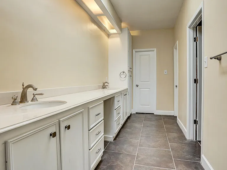 5203 Braesvalley Dr — Photo 12