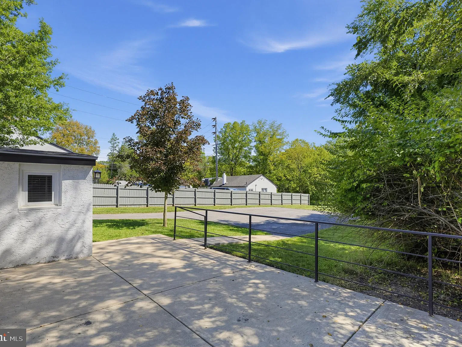 1 bed, 1.0 bath, $1,600 — Photo 2