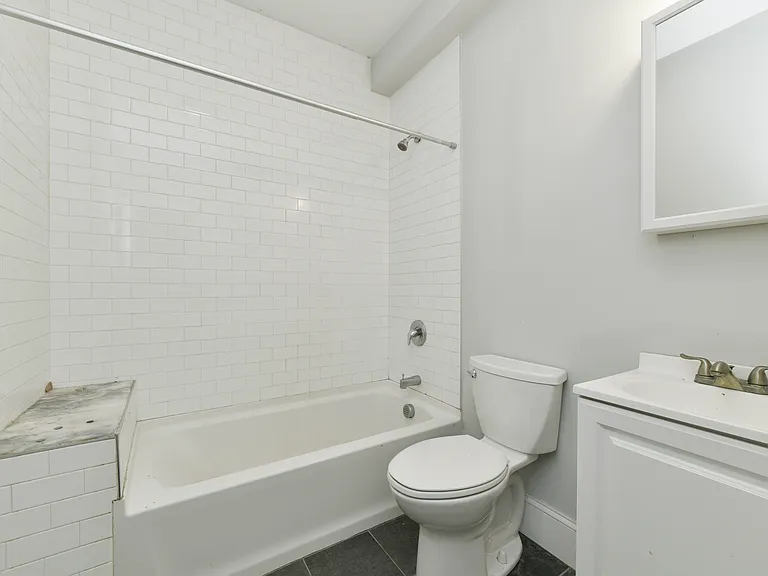 322 Saratoga St #2 — Photo 8