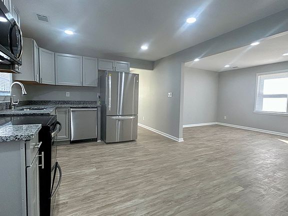 3rd image of 2806 Parkside Ave