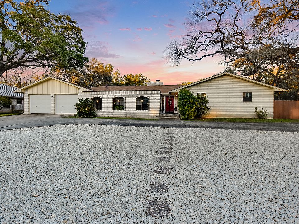1st image of 1301 Spanish Oaks