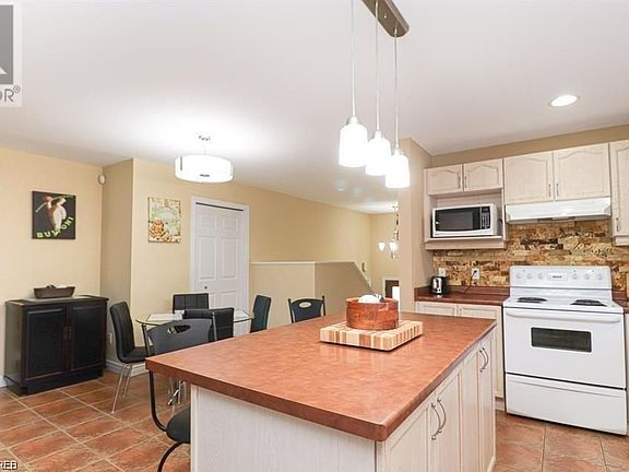 3rd image of 2432 Festival Ave