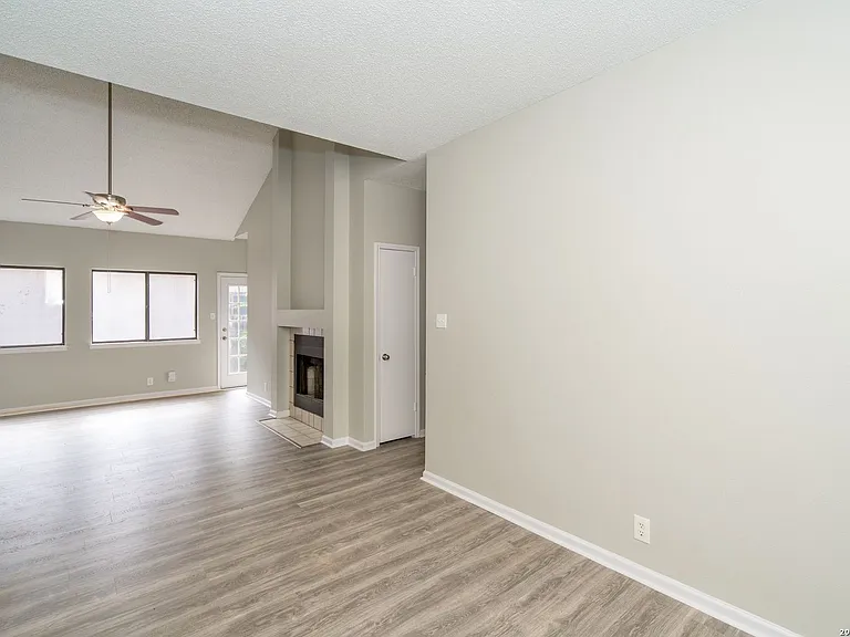 2826 Village Pkwy — Photo 9