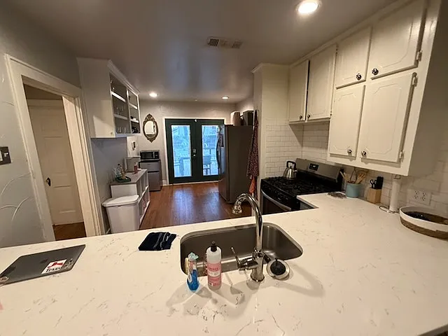 919 W Hickory St — Photo 4