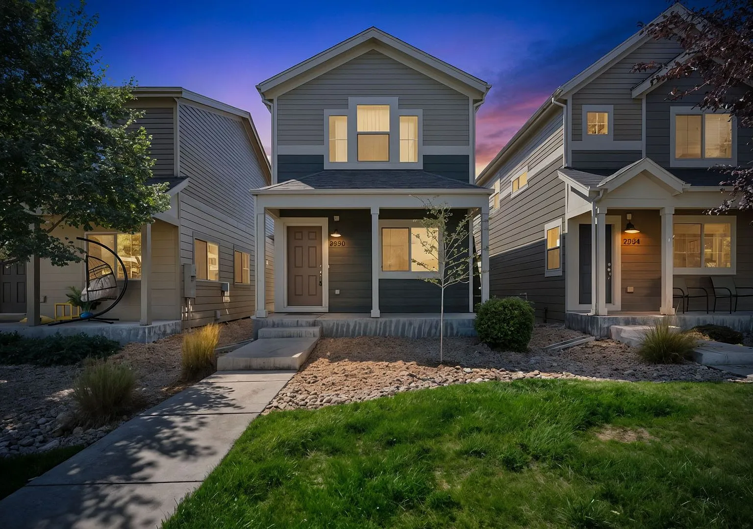 Cozy 2-Bedroom Cottage in Lakes at Centerra with Attached Garage — Photo 1