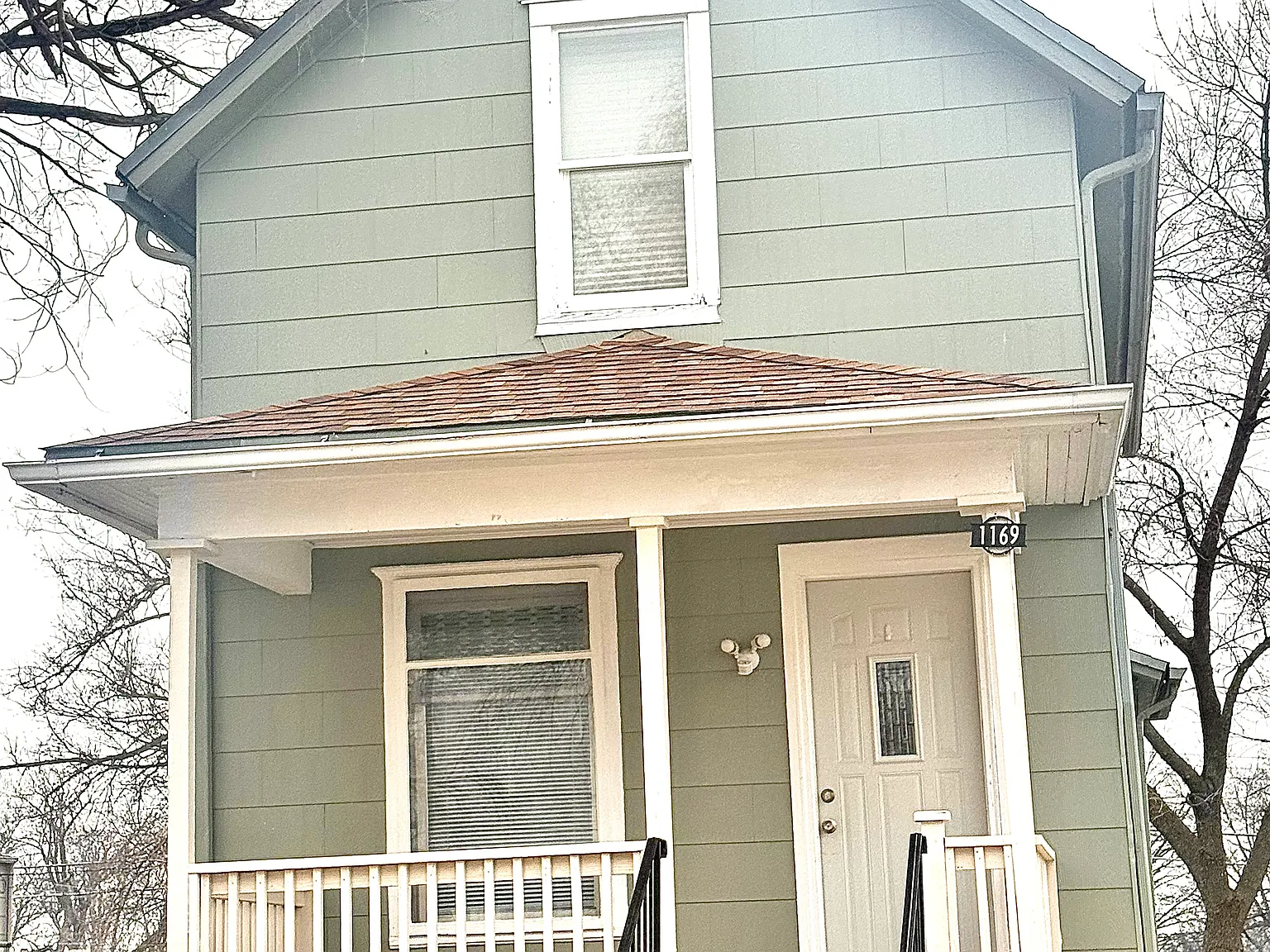 2 bed, 860 sqft, $1,200 — Photo 1