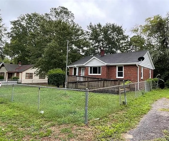 228 Lakeside Ave — Photo 1