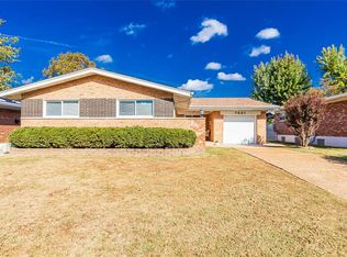 7227 Rockspring Dr, Saint Louis, MO 63123
