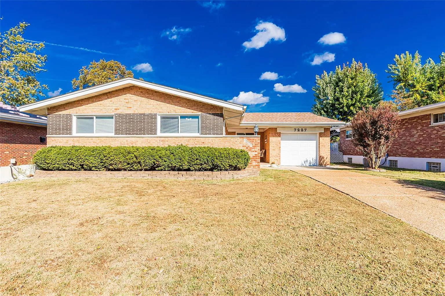 7227 Rockspring Dr photo 1