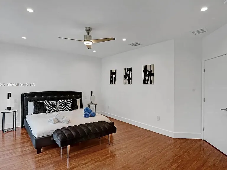1547 Jackson St — Photo 15