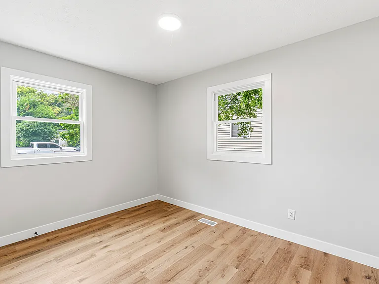 126 N Illinois St — Photo 14