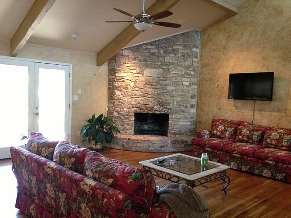 4th image of 302 Malabar St