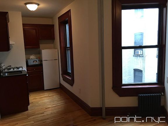 5th image of 214 E 82nd St APT 15