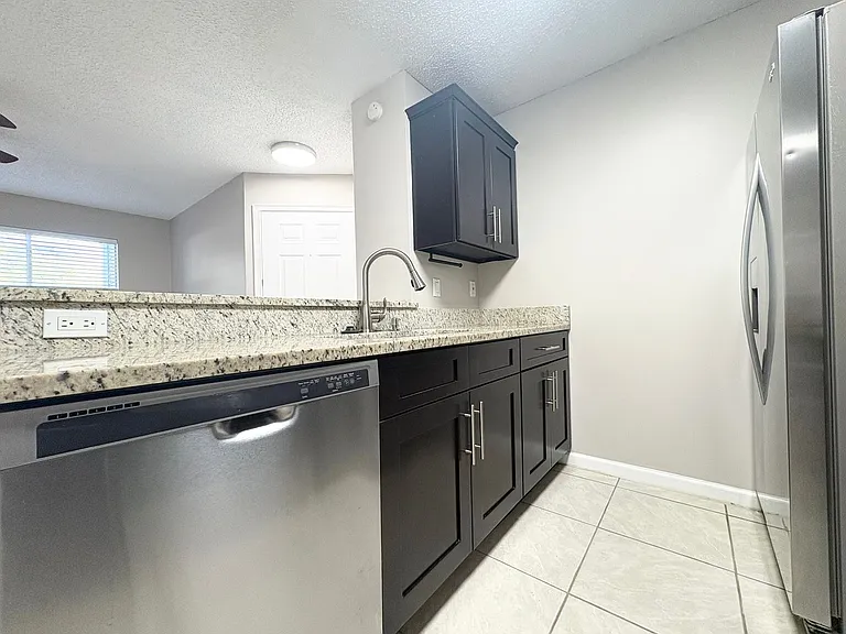 2569 Grassy Point Dr #109 — Photo 8